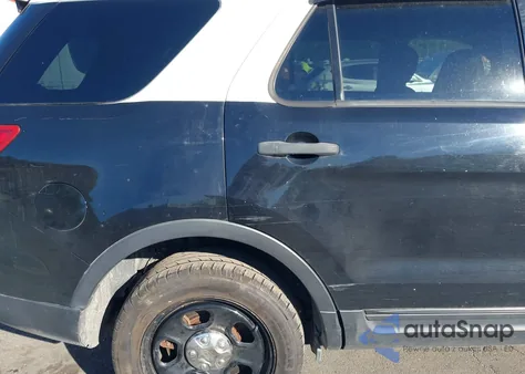 2015 Ford Police Interceptor z USA, uszkodzony, nr VIN 1FM5K8AR4FGC41843